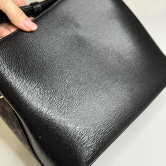 NWT DKNY leopard print bucket bag - Picture 5 of 11